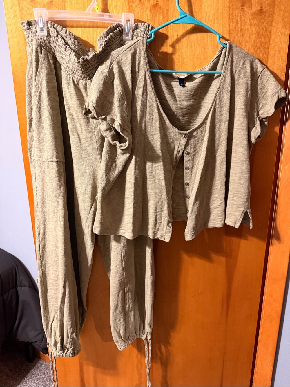 Universal Thread Olive Green Button-Front Crop Top